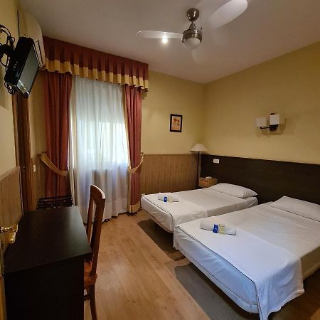 โฮสทัล โอปอร์โต Hotel มาดริด ภายนอก รูปภาพ
