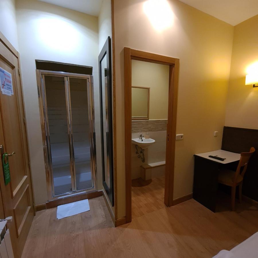 โฮสทัล โอปอร์โต Hotel มาดริด ภายนอก รูปภาพ