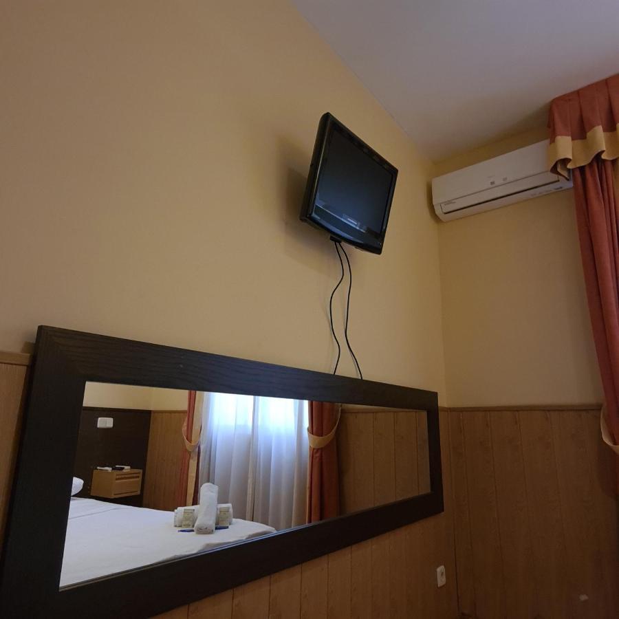 โฮสทัล โอปอร์โต Hotel มาดริด ภายนอก รูปภาพ