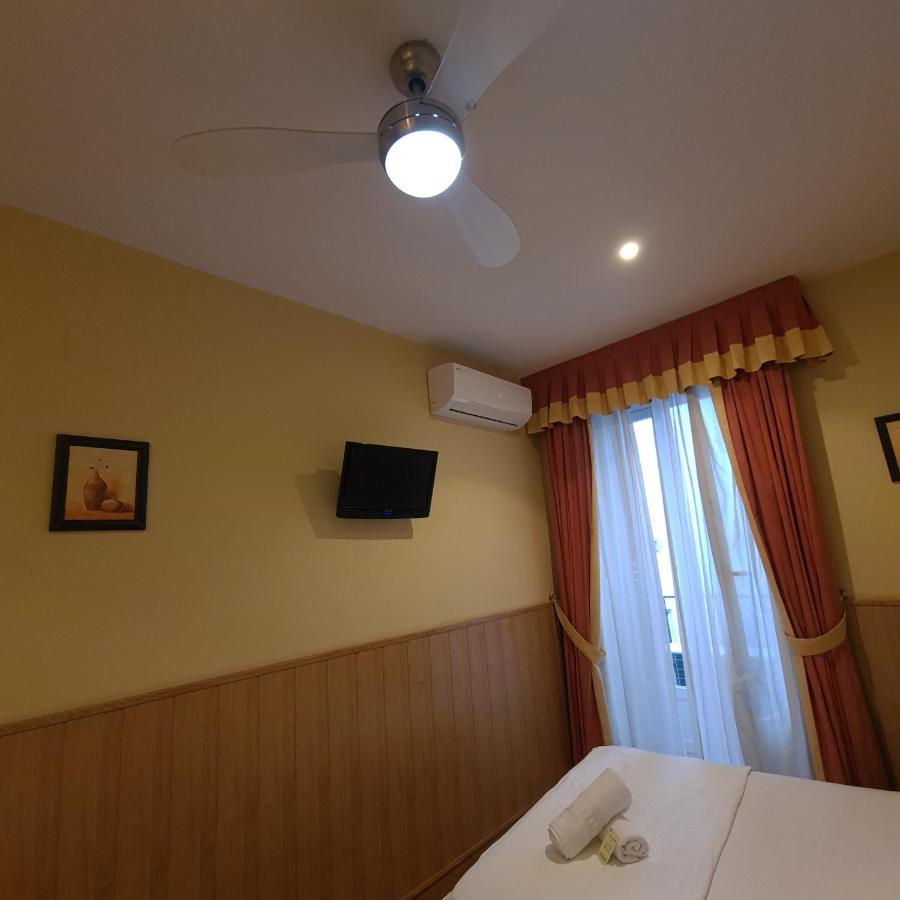 โฮสทัล โอปอร์โต Hotel มาดริด ภายนอก รูปภาพ