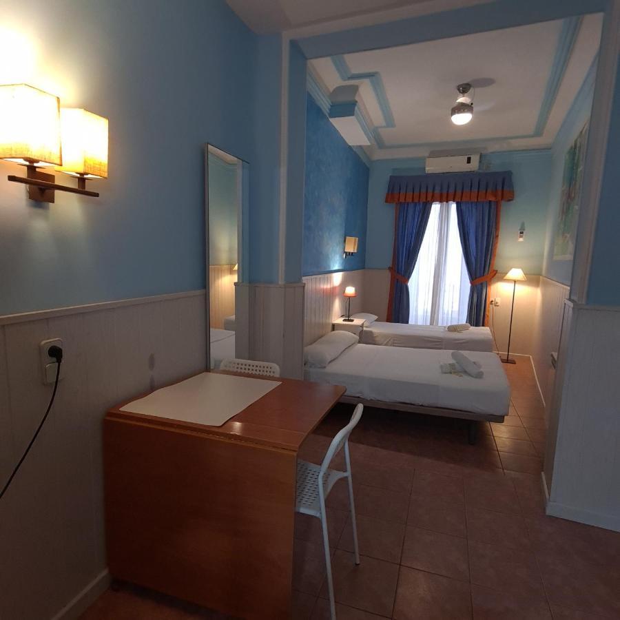 โฮสทัล โอปอร์โต Hotel มาดริด ภายนอก รูปภาพ
