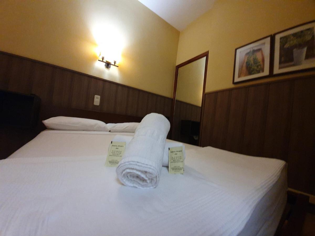 โฮสทัล โอปอร์โต Hotel มาดริด ภายนอก รูปภาพ