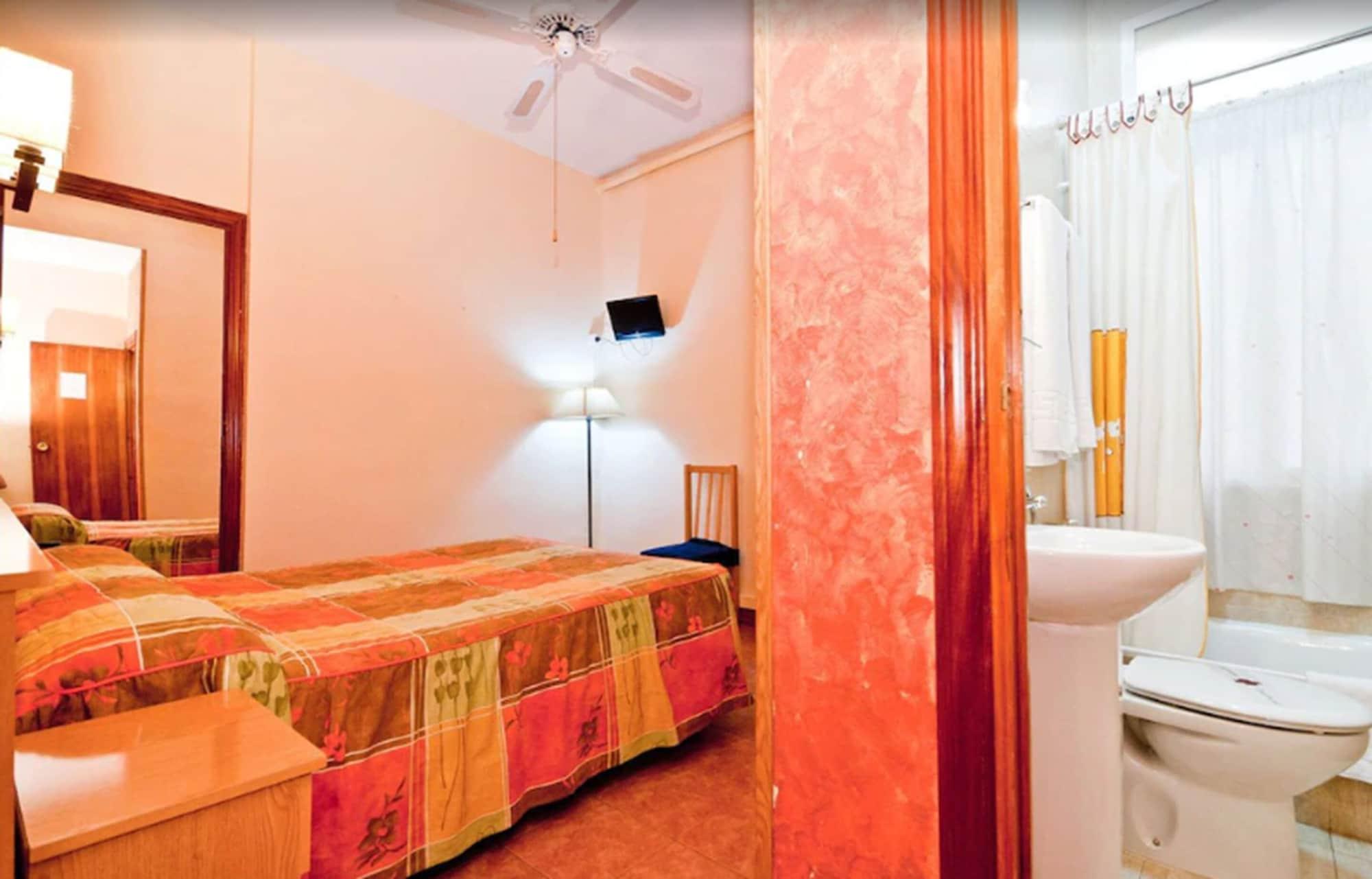 โฮสทัล โอปอร์โต Hotel มาดริด ภายนอก รูปภาพ