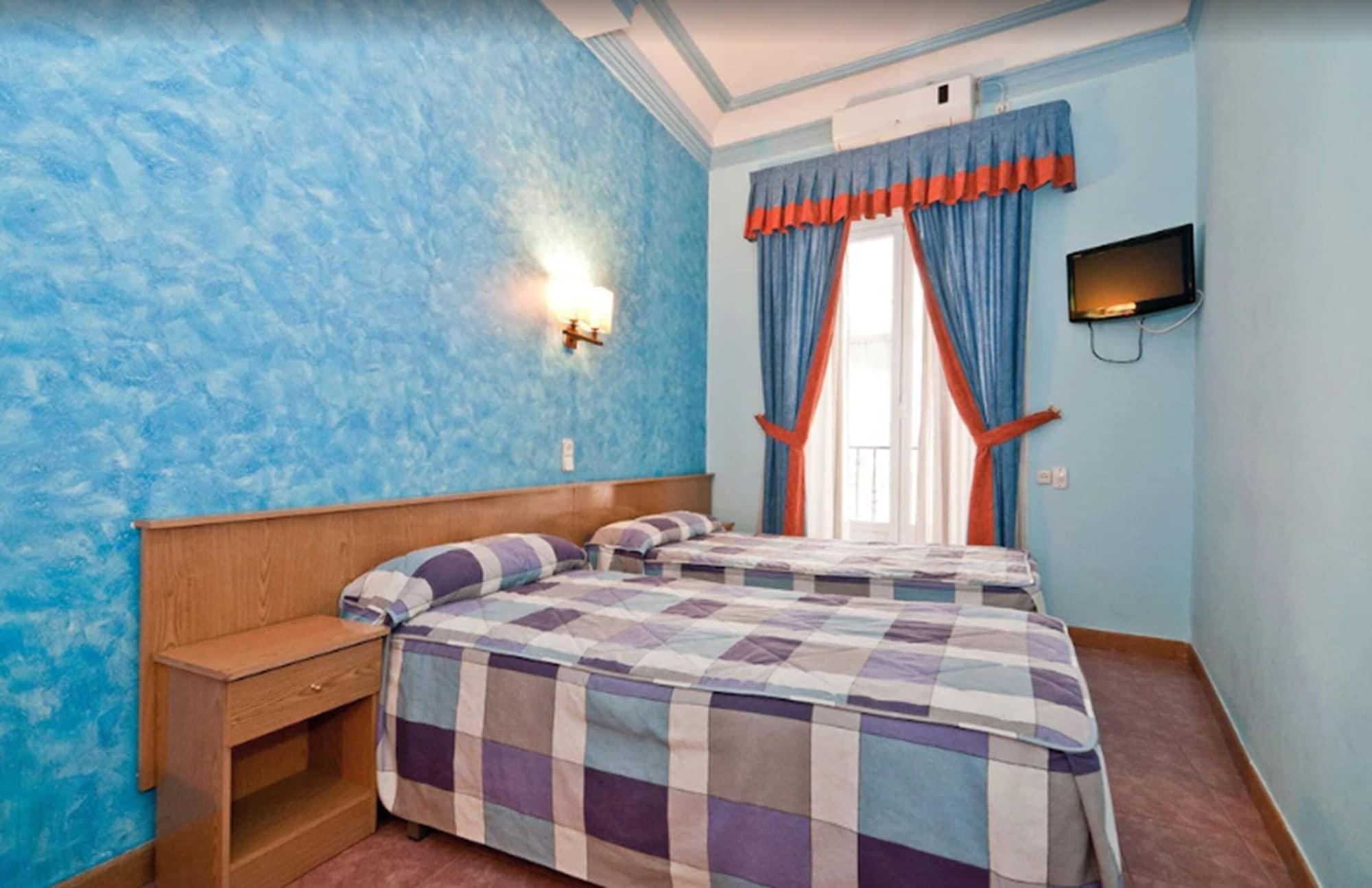 โฮสทัล โอปอร์โต Hotel มาดริด ภายนอก รูปภาพ