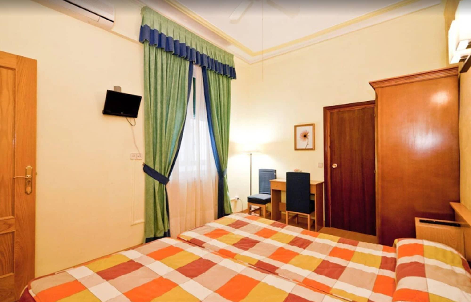 โฮสทัล โอปอร์โต Hotel มาดริด ภายนอก รูปภาพ