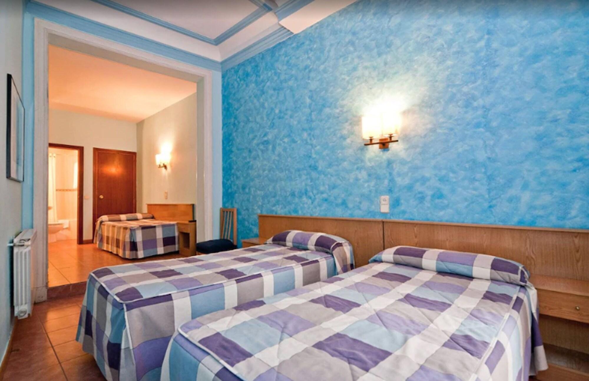 โฮสทัล โอปอร์โต Hotel มาดริด ภายนอก รูปภาพ