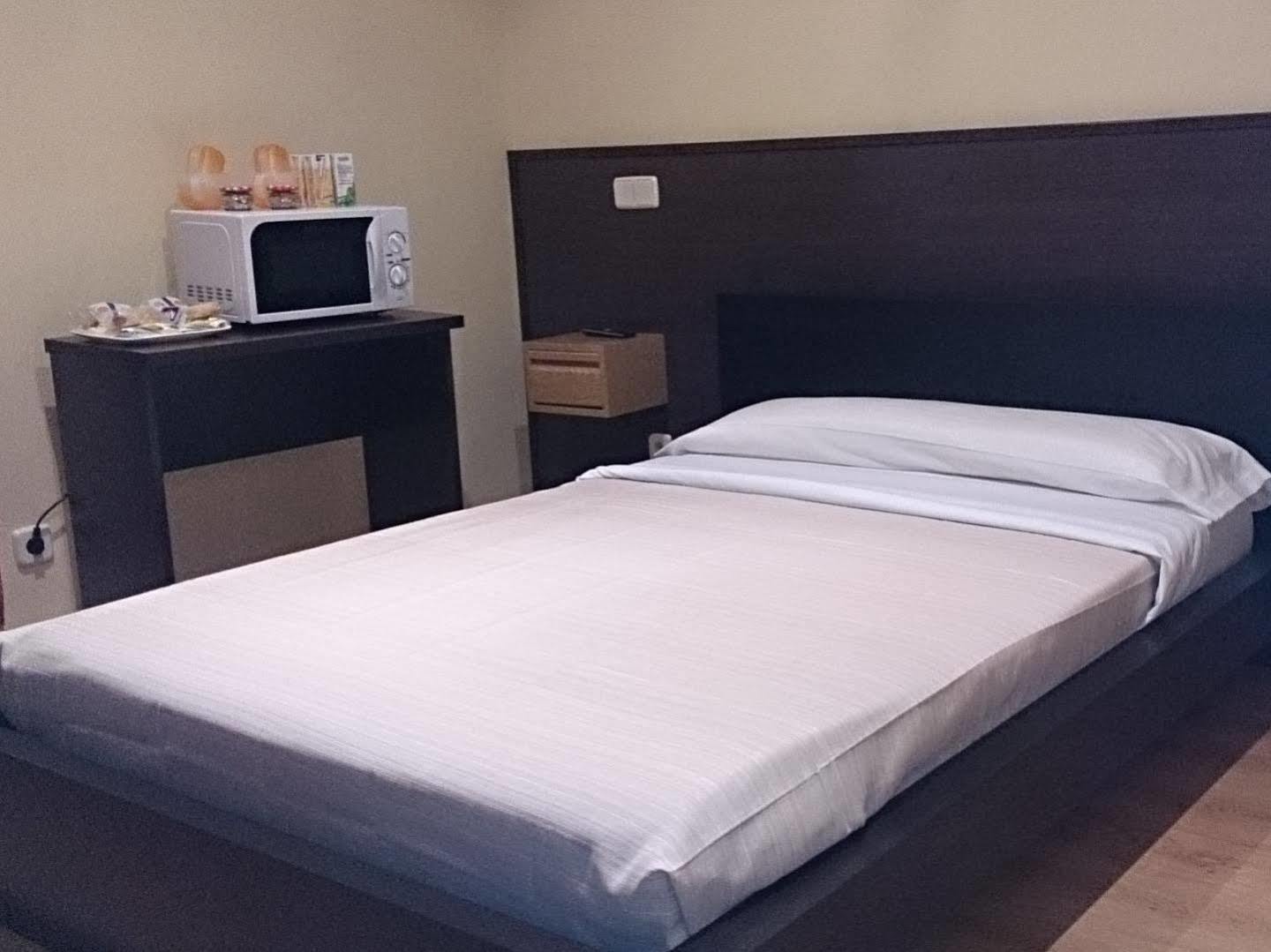 โฮสทัล โอปอร์โต Hotel มาดริด ภายนอก รูปภาพ